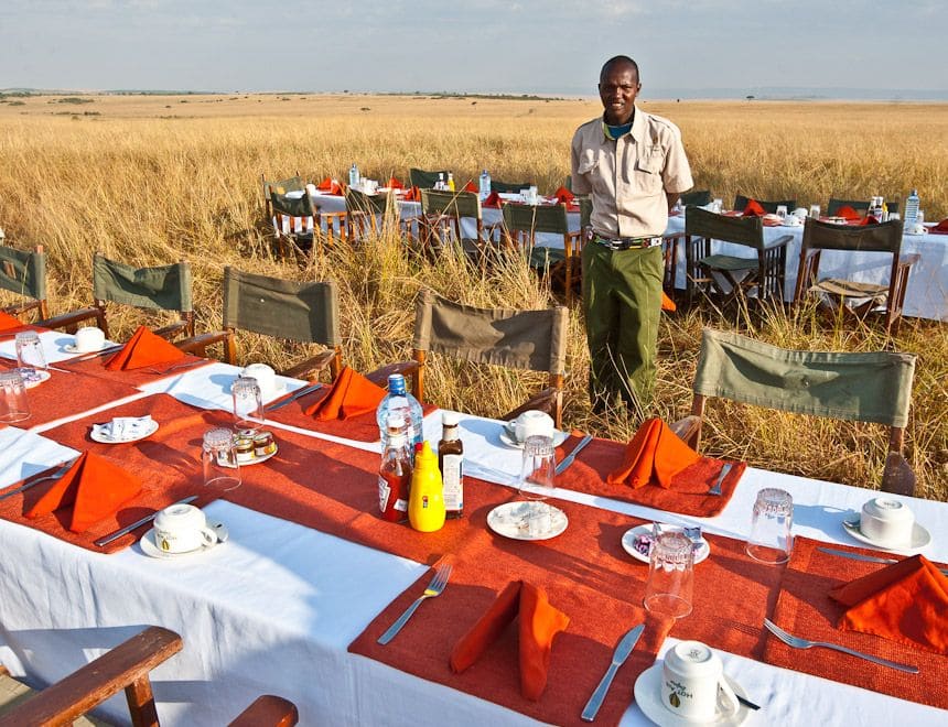 bush breakfast after balloon ride hotairsafaris